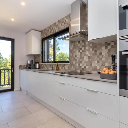 Casa Palmeiras Luxury Tranquil Area Bbq Large Pool Villa